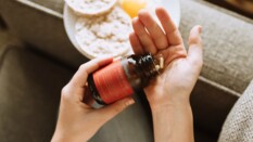 Доктор Комаровський пояснив, чи можна приймати БАДи під час лікування