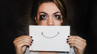 Ученые назвали самый несчастливый возраст в жизни человека