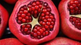 Борется с болезнями сердца – почему полезно есть гранат