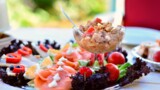 Як приготувати салат з тунцем і кукурудзою