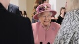 В нежно-розовом: Королева Елизавета впервые с начала пандемии вышла в свет