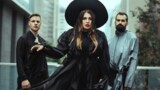 «Надо меняться»: вокалистка группы KAZKA рассказала об эротических съемках