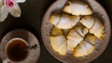 Сладость в форме полумесяца: рецепты рогаликов с самыми разными начинками
