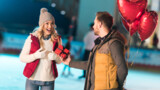 Нежно и с любовью: Что подарить девушке на 14 февраля
