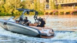 Вера Брежнева и MONATIK сбежали на катере с вечеринки в Киеве