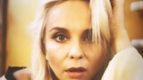 Ветер в волосах. Лилия Ребрик позирует в интересном платье