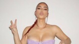 Ким Кардашьян поделилась архивным фото в соблазнительном бикини