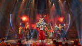 Романтика другого випуску шоу «МАСКА»: Носоріг носив Олю Полякову на руках