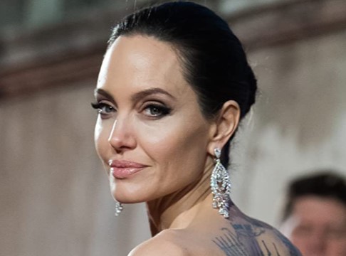 Анджелина Джоли тайно общается с родственниками Брэда Питта